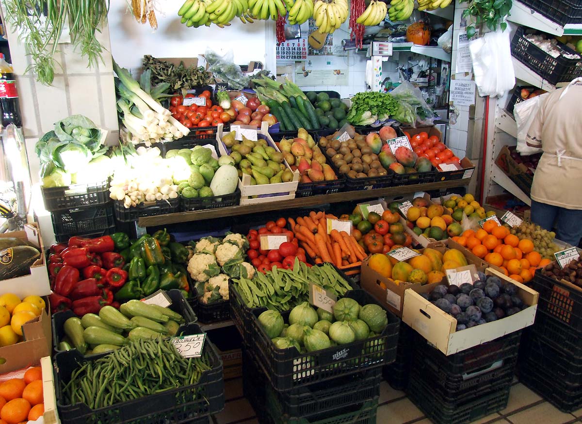Handla lokalt producerade grönsaker på Mercado de Nuestra Señora de Africa